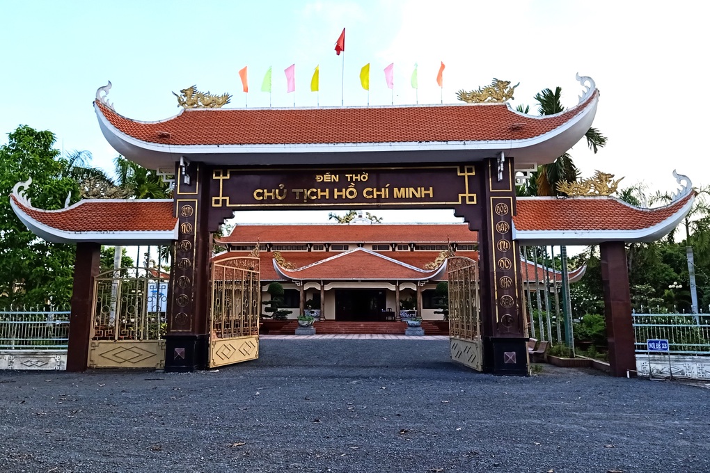 Bạc Liêu: Dâng hương tưởng nhớ Bác Hồ nhân kỷ niệm 79 năm ngày Quốc khánh - 1 Bạc Liêu: Dâng hương tưởng nhớ Bác Hồ nhân kỷ niệm 79 năm ngày Quốc khánh - 1