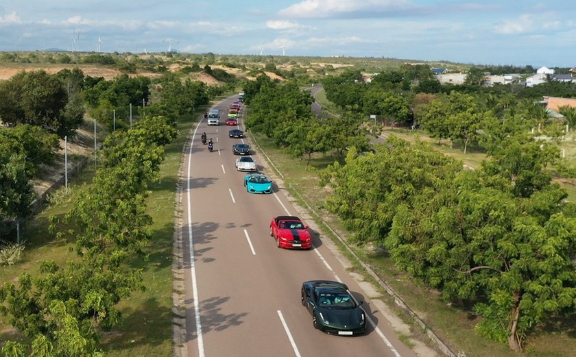 “Lễ hội diều và diễu hành siêu xe” thu hút hơn 3.500 người tham dự năm 2023. “Lễ hội diều và diễu hành siêu xe” thu hút hơn 3.500 người tham dự năm 2023.