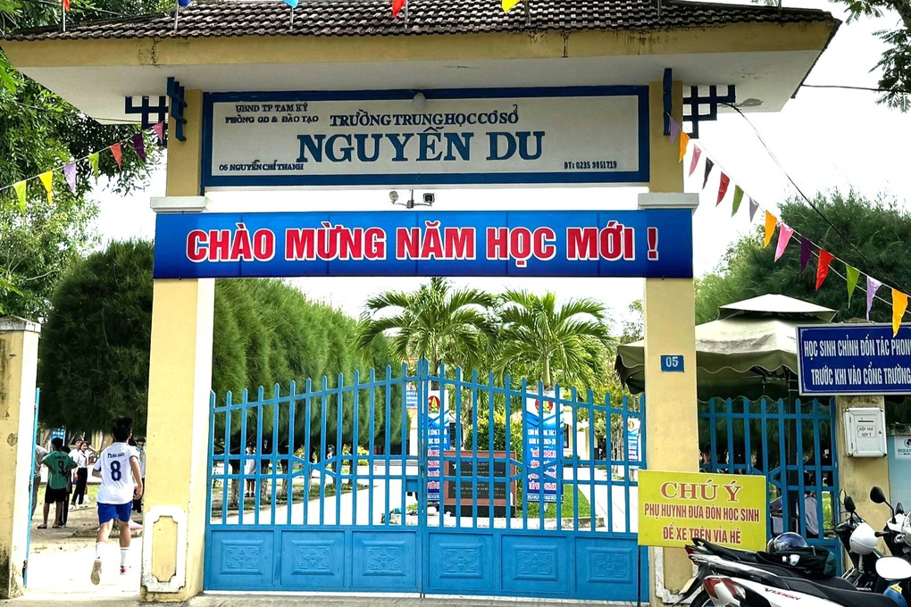 Vụ phụ huynh xông vào lớp đánh 2 học sinh: Đề nghị công an xử lý - 1 Vụ phụ huynh xông vào lớp đánh 2 học sinh: Đề nghị công an xử lý - 1