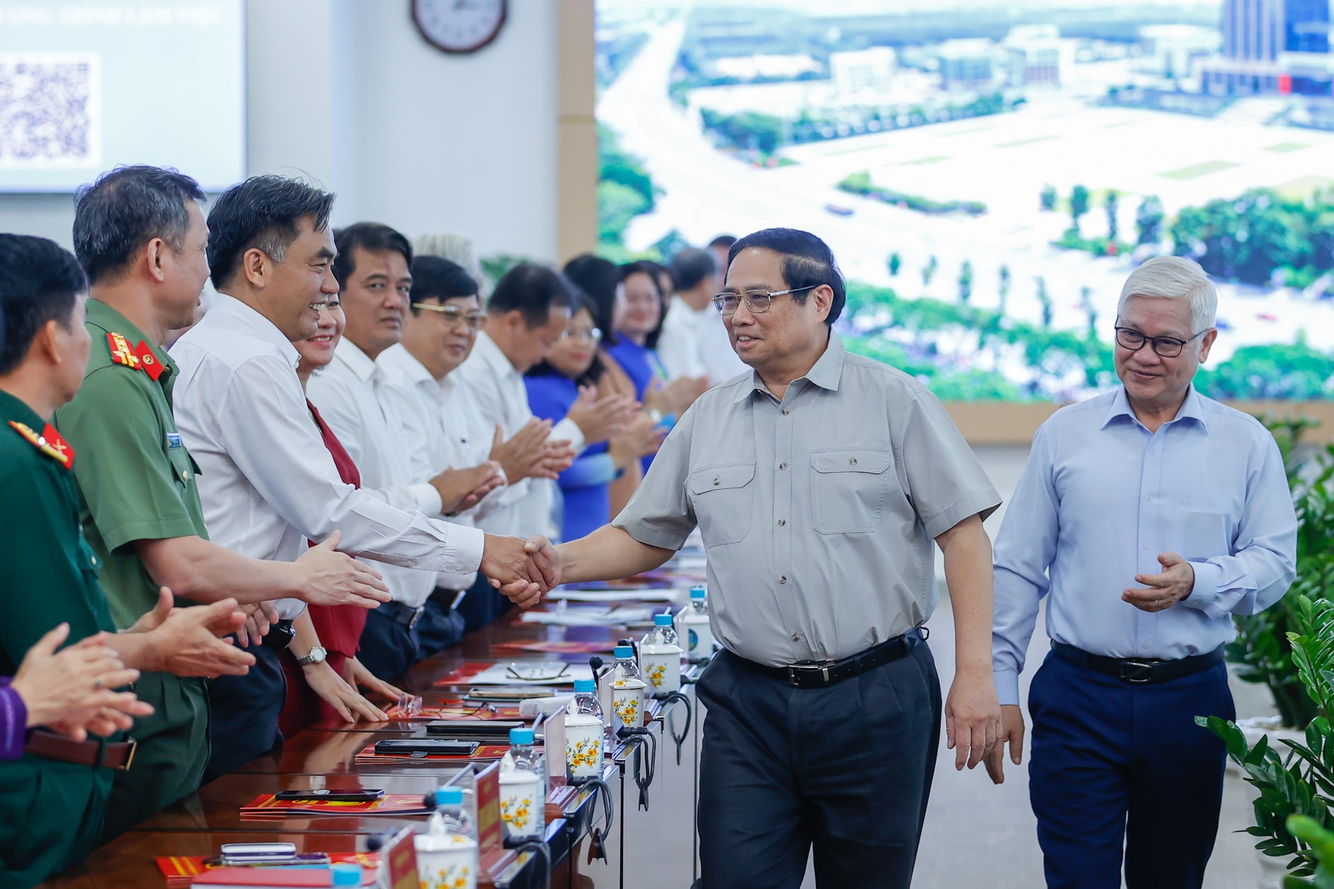 Thủ tướng: Bình Dương phải bứt phá hơn nữa, sớm trở thành thành phố trực thuộc Trung ương- Ảnh 1. Thủ tướng: Bình Dương phải bứt phá hơn nữa, sớm trở thành thành phố trực thuộc Trung ương- Ảnh 1.