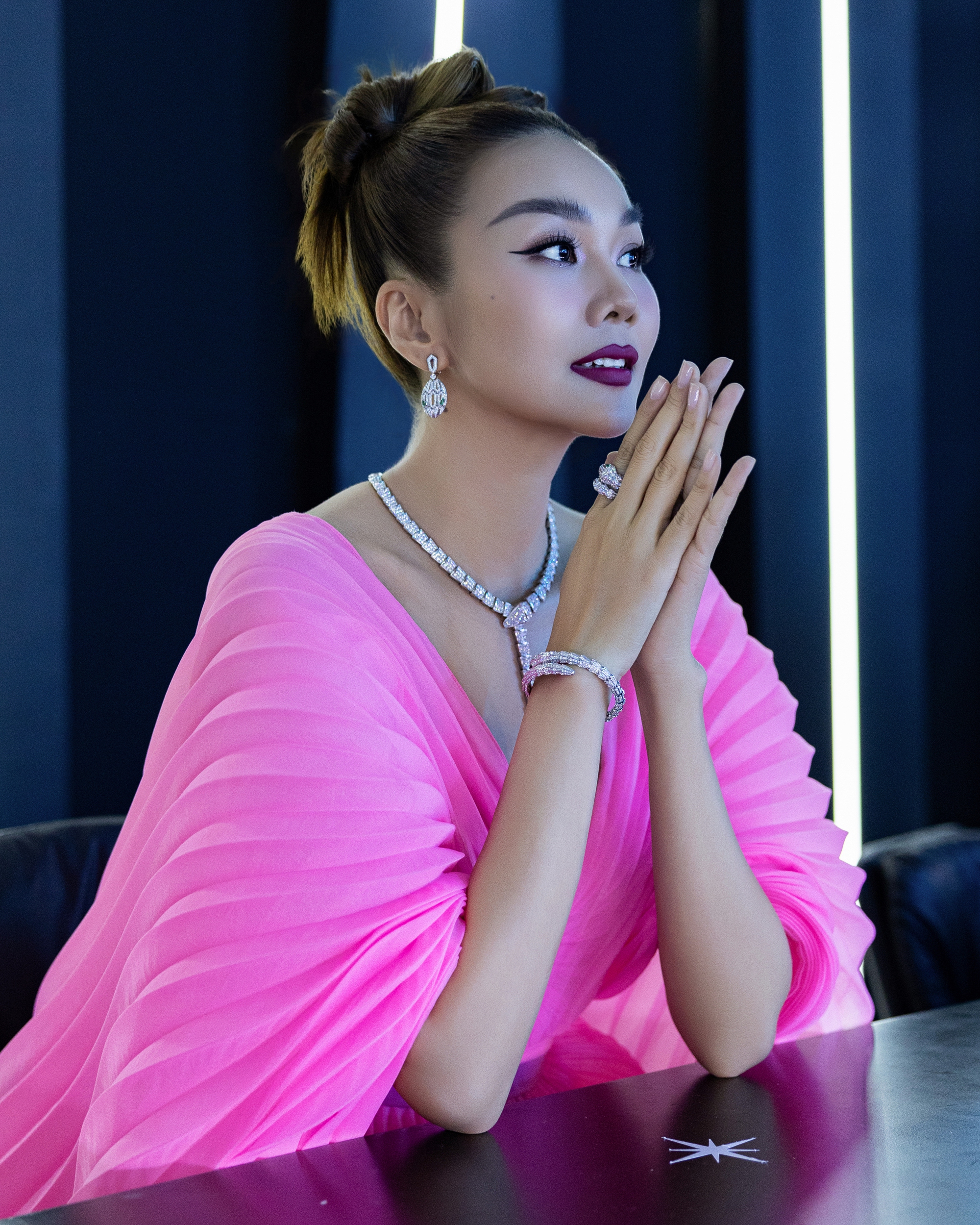 Bộ trang sức gần 10 tỉ đồng của Thanh Hằng- Ảnh 1. Bộ trang sức gần 10 tỉ đồng của Thanh Hằng- Ảnh 1.