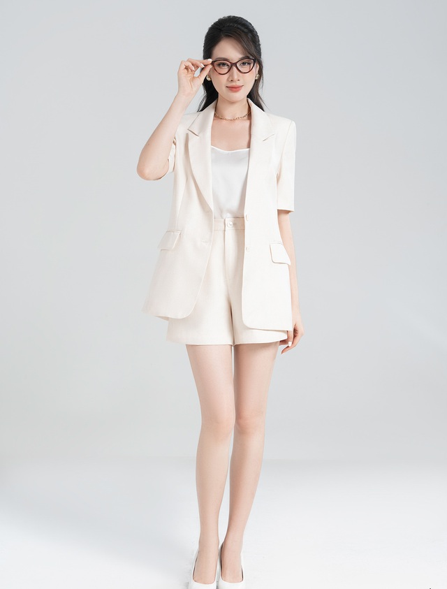 Cách diện áo blazer, áo vest không cầu kỳ mà vẫn sành điệu- Ảnh 1. Cách diện áo blazer, áo vest không cầu kỳ mà vẫn sành điệu- Ảnh 1.