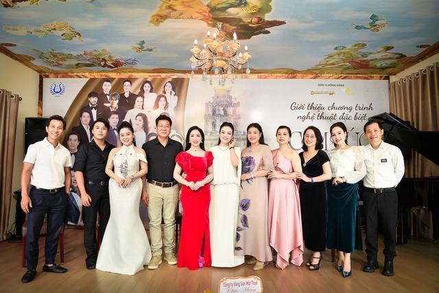 "Cảm xúc tháng 10" quy tụ đông đảo các ngôi sao hàng đầu Việt Nam - Ảnh 1. "Cảm xúc tháng 10" quy tụ đông đảo các ngôi sao hàng đầu Việt Nam - Ảnh 1.