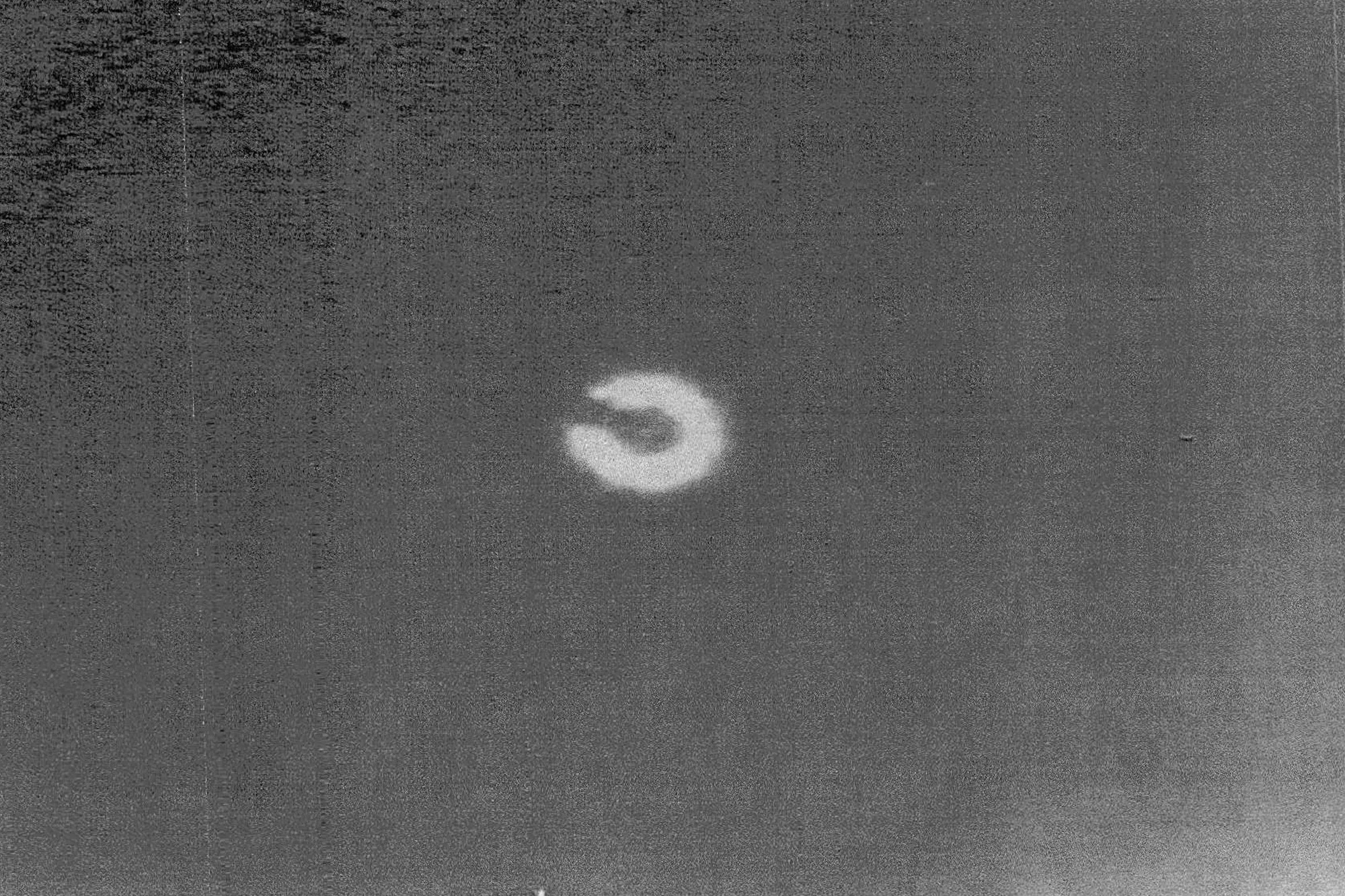 Canada công bố bức ảnh UFO bí ẩn bị chiến đấu cơ Mỹ bắn hạ- Ảnh 1. Canada công bố bức ảnh UFO bí ẩn bị chiến đấu cơ Mỹ bắn hạ- Ảnh 1.