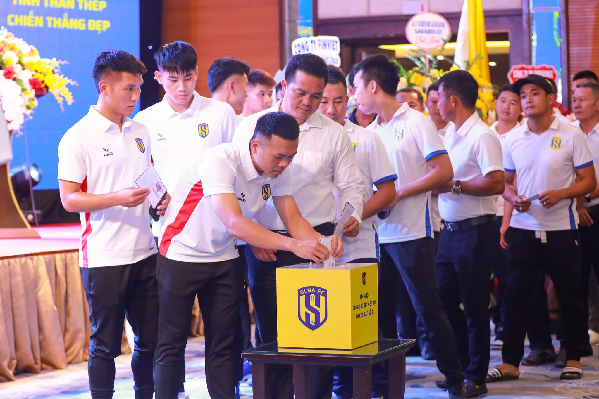 CLB SLNA chơi lớn: Có Giám đốc kỹ thuật người Nhật, nhất quyết không đua trụ hạng- Ảnh 1. CLB SLNA chơi lớn: Có Giám đốc kỹ thuật người Nhật, nhất quyết không đua trụ hạng- Ảnh 1.