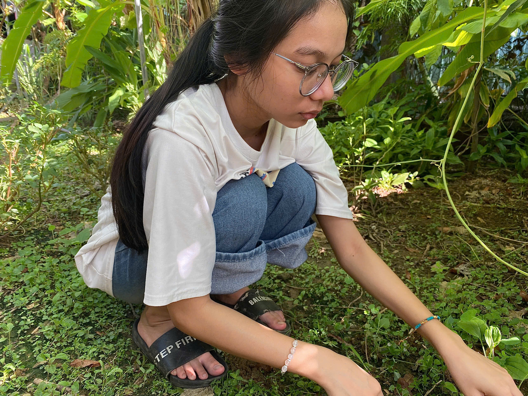 Mồ côi mẹ lúc 5 tuổi, ba bỏ đi, cô gái Giẻ Triêng vẫn vào đại học - Ảnh 1. Mồ côi mẹ lúc 5 tuổi, ba bỏ đi, cô gái Giẻ Triêng vẫn vào đại học - Ảnh 1.