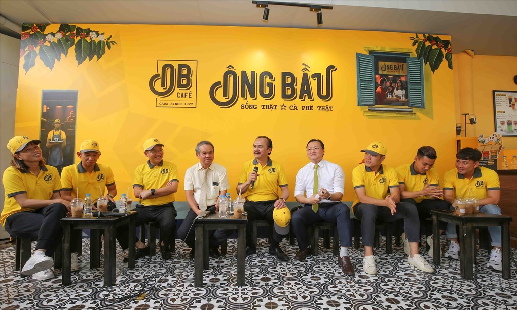 Con gái bầu Đức và nữ tướng bí ẩn đứng sau chuỗi cà phê Ông Bầu - 1 Con gái bầu Đức và nữ tướng bí ẩn đứng sau chuỗi cà phê Ông Bầu - 1