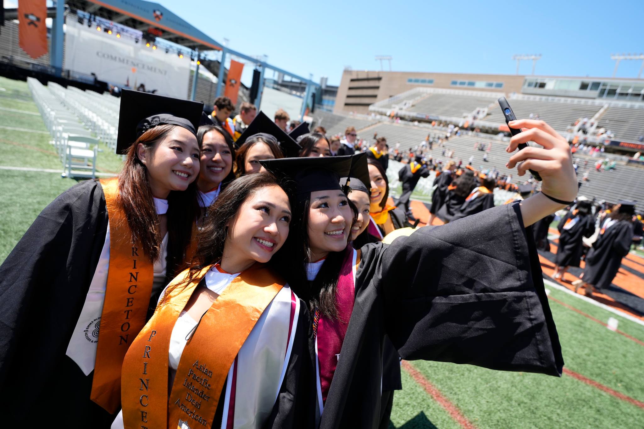 Công bố các ĐH tốt nhất nước Mỹ năm 2025, hạng nhất không phải Harvard, MIT- Ảnh 1. Công bố các ĐH tốt nhất nước Mỹ năm 2025, hạng nhất không phải Harvard, MIT- Ảnh 1.