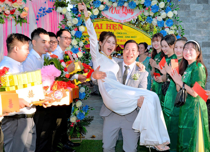 Cô gái Long An lấy chồng hơn 13 tuổi: Cứ giận lại đổi cách xưng hô - Ảnh 1. Cô gái Long An lấy chồng hơn 13 tuổi: Cứ giận lại đổi cách xưng hô - Ảnh 1.