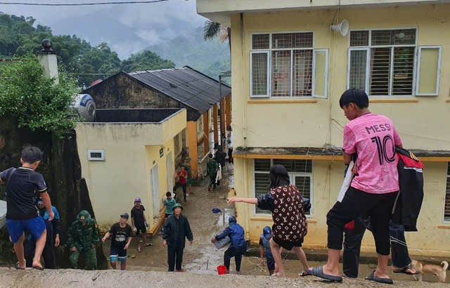 Thanh Hoá: Cuộc di dời khẩn cấp 214 học sinh bán trú Trung Lý- Ảnh 1. Thanh Hoá: Cuộc di dời khẩn cấp 214 học sinh bán trú Trung Lý- Ảnh 1.