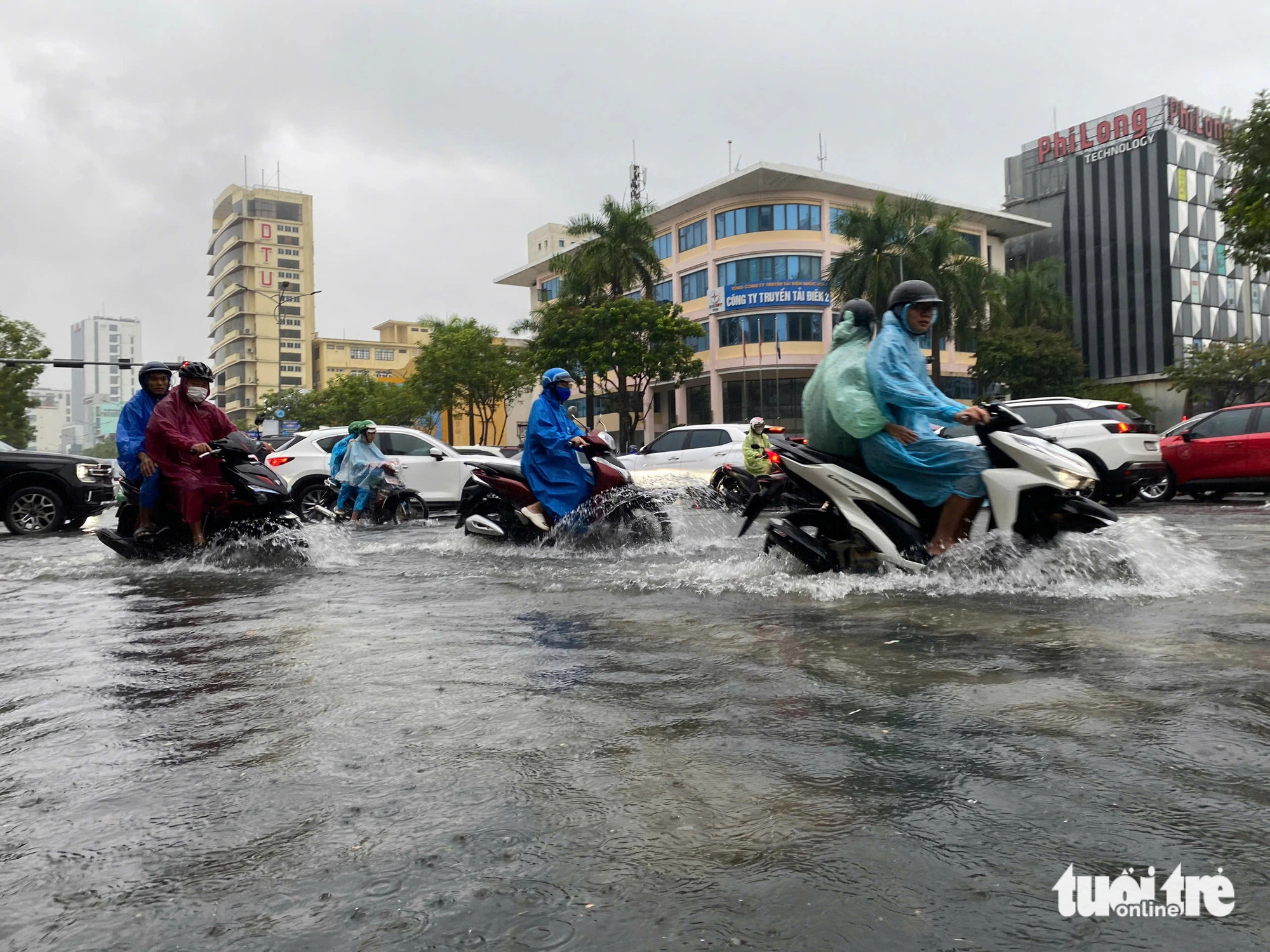 Đà Nẵng cho học sinh nghỉ học vì mưa lớn - Ảnh 1.