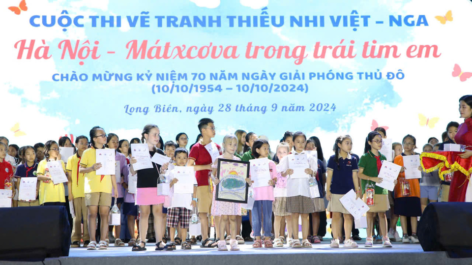 Cuộc thi vẽ tranh thiếu nhi Việt - Nga “Hà Nội-Mátxcơva trong trái tim em” năm 2024 thu hút sự quan tâm, tham dự đông đảo của thiếu nhi Thủ đô.