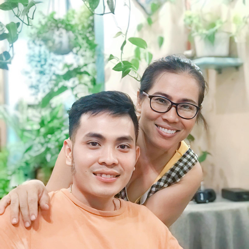 Mẹ đơn thân TPHCM lấy chồng kém 15 tuổi: Đi quá nửa cuộc đời mới gặp đúng người - Ảnh 1. Mẹ đơn thân TPHCM lấy chồng kém 15 tuổi: Đi quá nửa cuộc đời mới gặp đúng người - Ảnh 1.