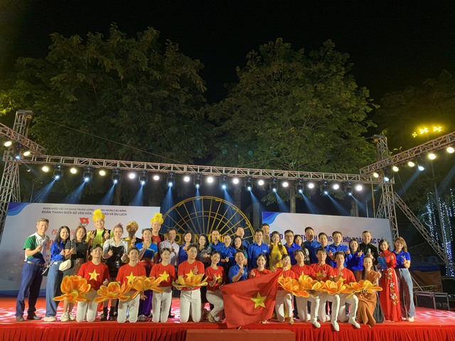 Diễn đàn giao lưu văn hóa nghệ thuật giữa Đoàn Thanh niên Bộ VHTTDL và thanh niên các nước ASEAN sinh sống và làm việc tại Hà Nội được tổ chức từ 19-21/10 - Ảnh 1. Diễn đàn giao lưu văn hóa nghệ thuật giữa Đoàn Thanh niên Bộ VHTTDL và thanh niên các nước ASEAN sinh sống và làm việc tại Hà Nội được tổ chức từ 19-21/10 - Ảnh 1.