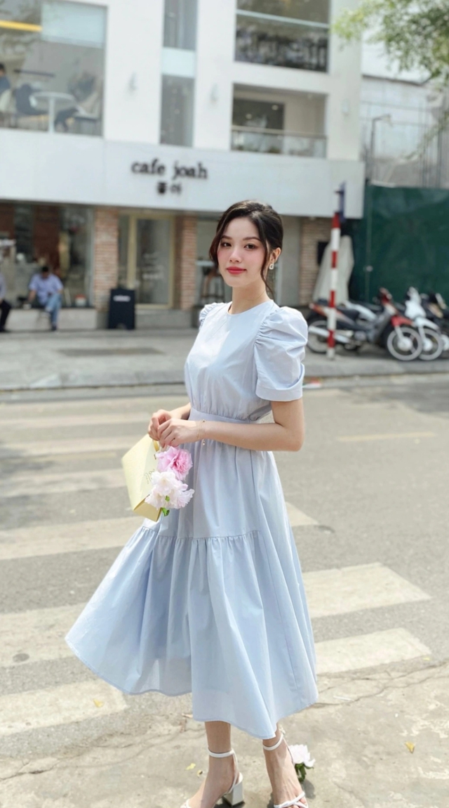 Diện váy midi tạo điểm nhấn thanh lịch và chuyên nghiệp cho phong cách công sở
- Ảnh 8. Diện váy midi tạo điểm nhấn thanh lịch và chuyên nghiệp cho phong cách công sở
- Ảnh 8.