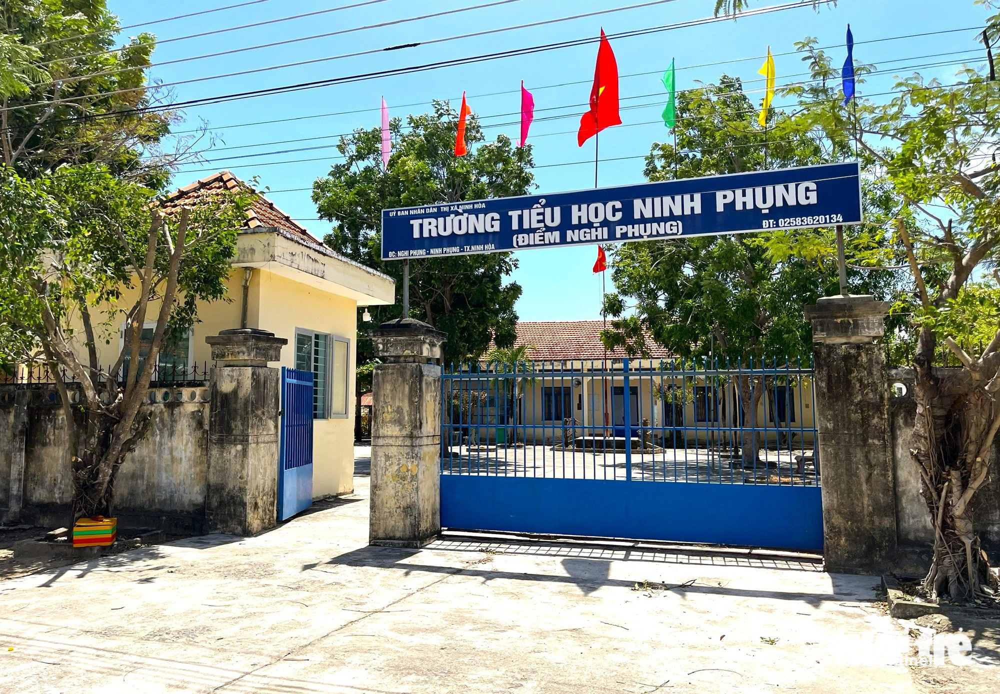 Trường tiểu học dồn học sinh từ điểm trường này sang điểm khác nhưng không lấy ý kiến phụ huynh - Ảnh 2. Trường dồn điểm trường mà không trao đổi, phụ huynh bức xúc - Ảnh 1.