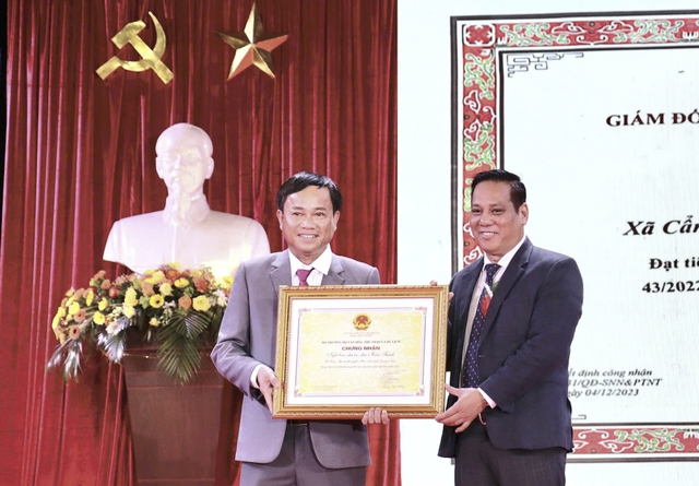 Đón nhận danh hiệu di sản văn hóa phi vật thể quốc gia “Nghề làm nhà tre, dừa ở Cẩm Thanh” - Ảnh 1. Đón nhận danh hiệu di sản văn hóa phi vật thể quốc gia “Nghề làm nhà tre, dừa ở Cẩm Thanh” - Ảnh 1.