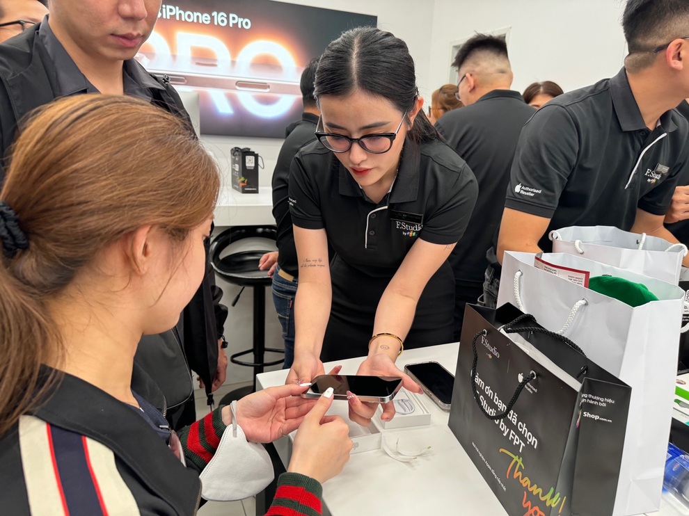 FPT Shop, F.Studio by FPT sẽ giao 20.000 iPhone 16 trong 3 ngày đầu mở bán - 2 FPT Shop, F.Studio by FPT sẽ giao 20.000 iPhone 16 trong 3 ngày đầu mở bán - 2