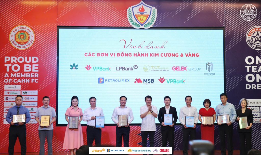 Tổng thống Biden cảnh báo "rát" sau 2 vụ sụp đổ ngân hàng Mỹ - Vietnam.vn