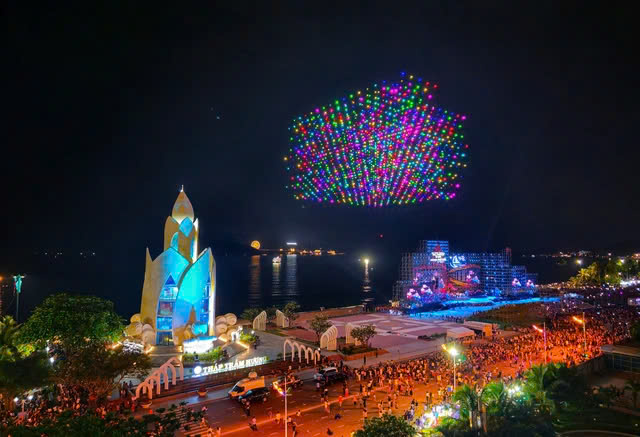 Nhiều trải nghiệm thú vị ở giải chạy đêm Nha Trang Nhiều trải nghiệm thú vị ở giải chạy đêm Nha Trang