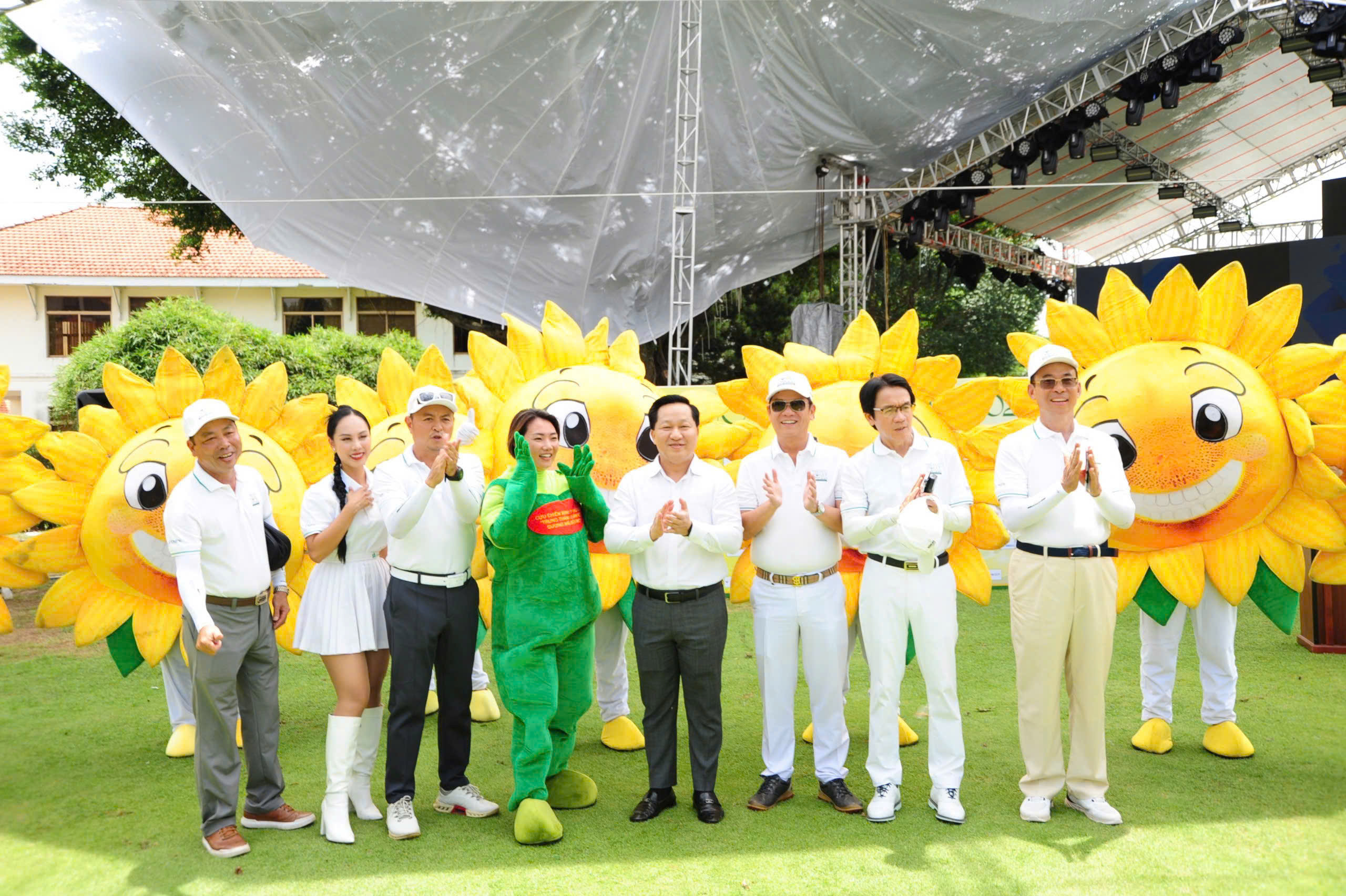 Giải golf TP. Thủ Đức mở rộng huy động được 40 tỉ đồng từ thiện- Ảnh 1. Giải golf TP. Thủ Đức mở rộng huy động được 40 tỉ đồng từ thiện- Ảnh 1.