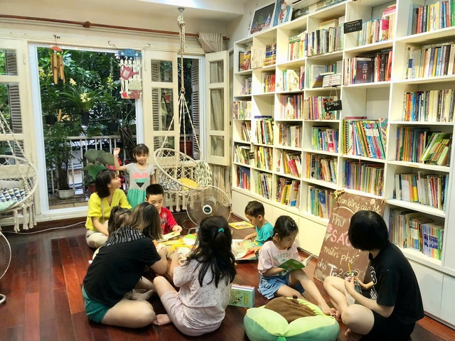 Hành trình lan toả văn hoá đọc của thư viện sách thiếu nhi miễn phí 'Ban công của mẹ'- Ảnh 2. Hành trình lan toả văn hoá đọc của thư viện sách thiếu nhi miễn phí 'Ban công của mẹ'- Ảnh 2.