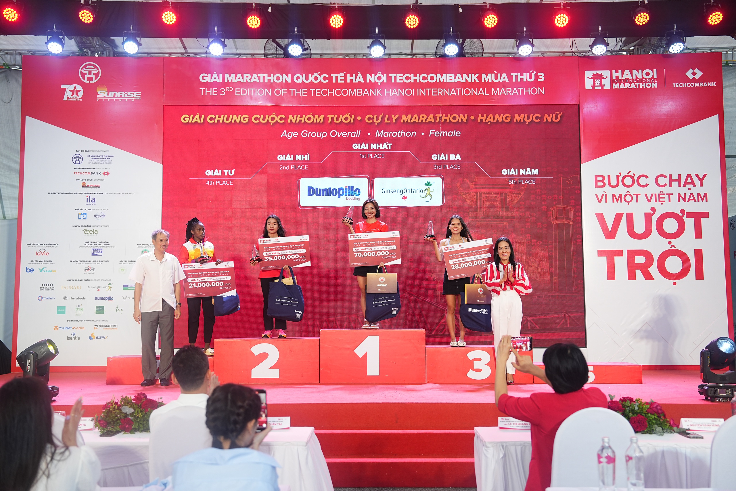 Giải marathon quốc tế Hà Nội Techcombank: Hành trình tinh thần thể thao kiên định, mạnh mẽ - Ảnh 1. Giải marathon quốc tế Hà Nội Techcombank: Hành trình tinh thần thể thao kiên định, mạnh mẽ - Ảnh 1.