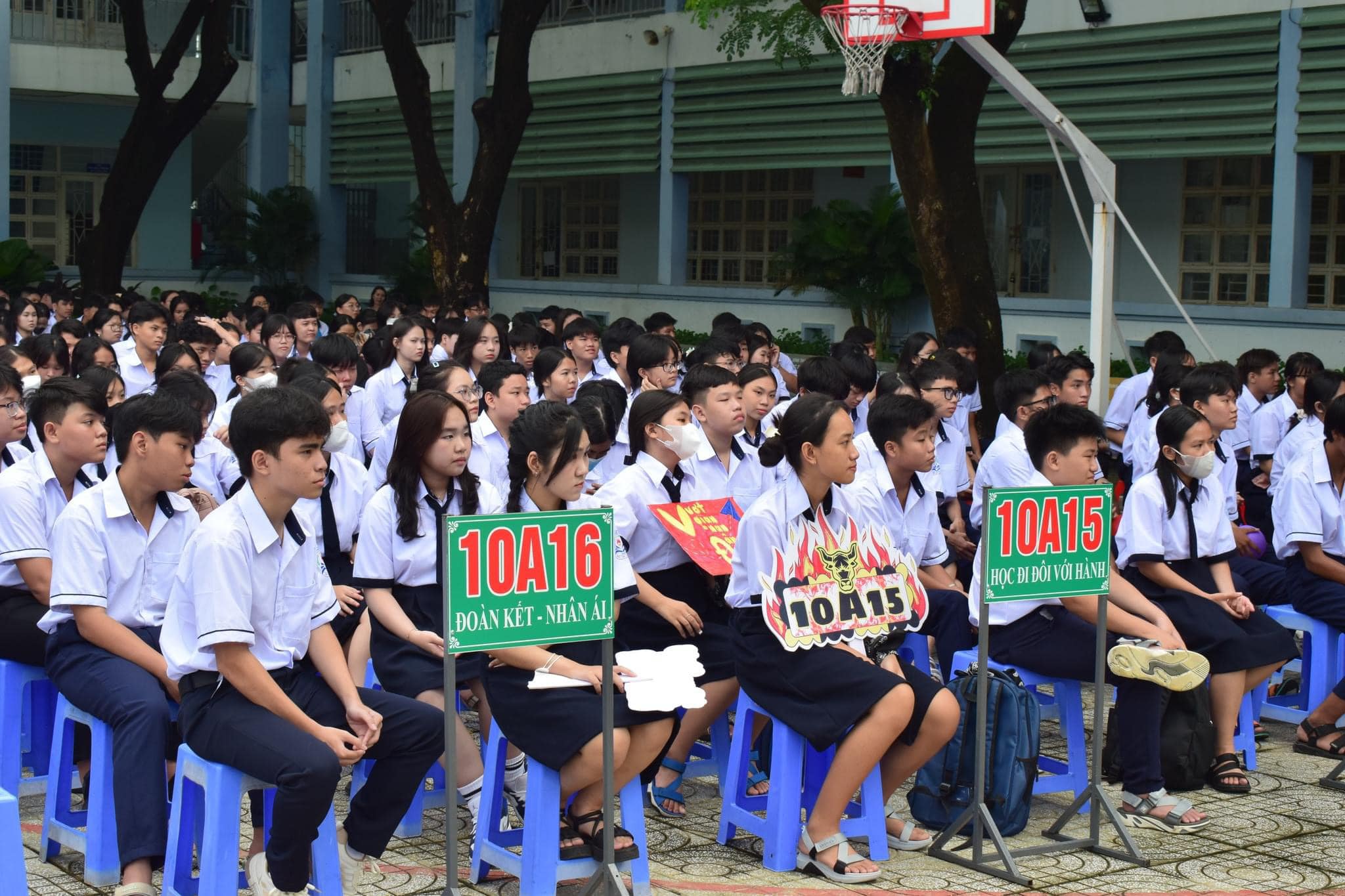 TP HCM: Hiệu trưởng lý giải quy định cấm học sinh dùng điện thoại- Ảnh 1. TP HCM: Hiệu trưởng lý giải quy định cấm học sinh dùng điện thoại- Ảnh 1.