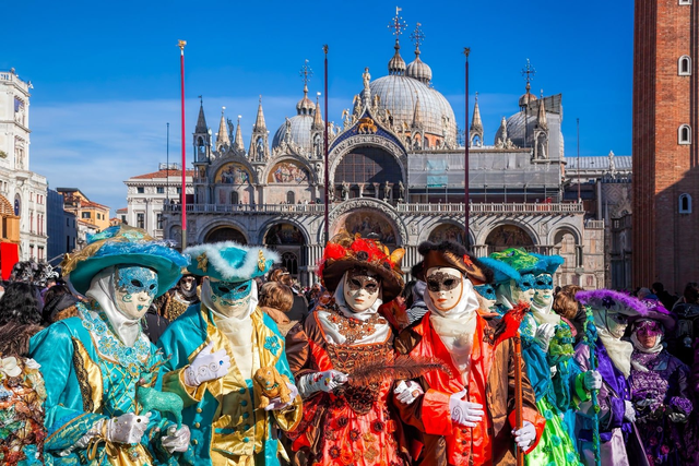 Hòa mình vào không gian đầy màu sắc tại lễ hội hóa trang Venice- Ảnh 1. Hòa mình vào không gian đầy màu sắc tại lễ hội hóa trang Venice- Ảnh 1.