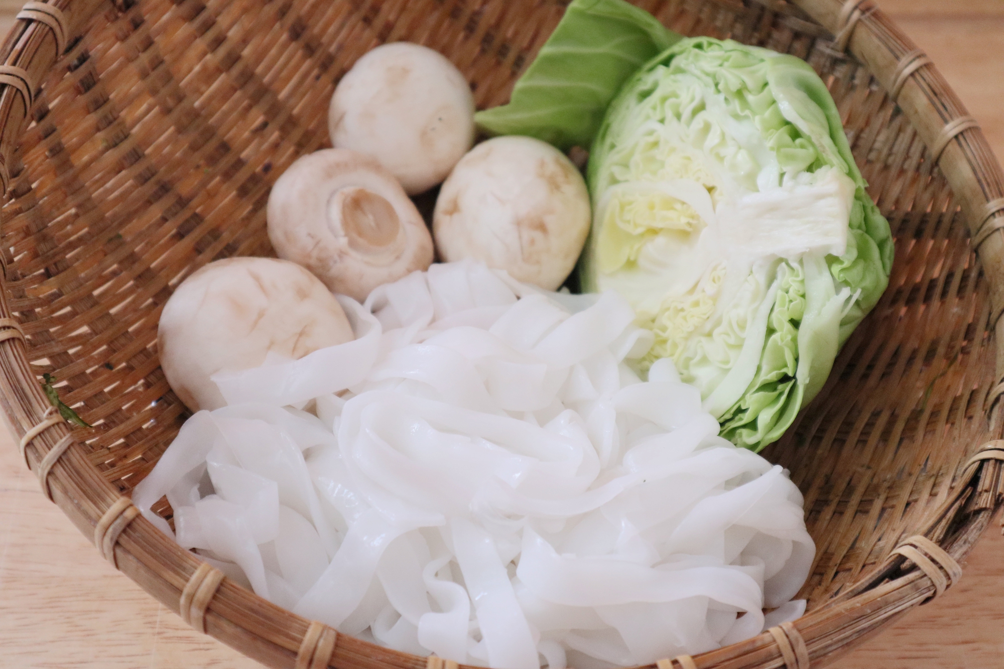3 món mì với hương vị thơm ngon khác nhau: Học cách làm để mỗi ngày thêm 1 món ngon cho bữa sáng, trưa hoăc tối - Ảnh 1. 3 món mì với hương vị thơm ngon khác nhau: Học cách làm để mỗi ngày thêm 1 món ngon cho bữa sáng, trưa hoăc tối - Ảnh 1.