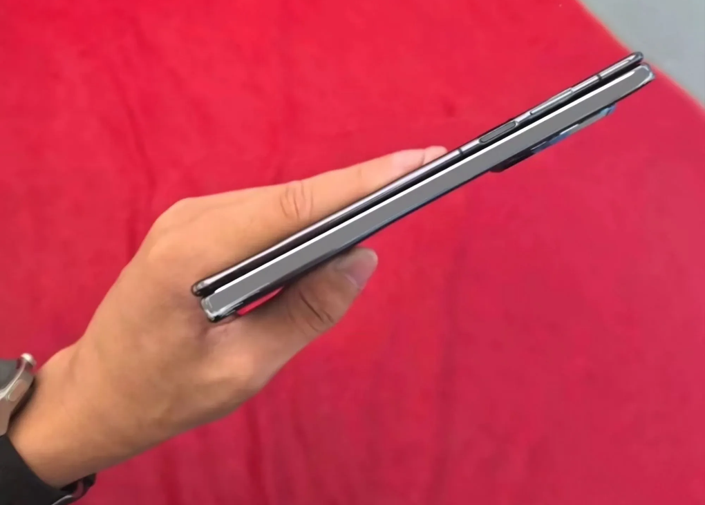 Huawei tung video hé lộ smartphone gập ba, ra cùng thời điểm với iPhone 16 - 2 Huawei tung video hé lộ smartphone gập ba, ra cùng thời điểm với iPhone 16 - 2