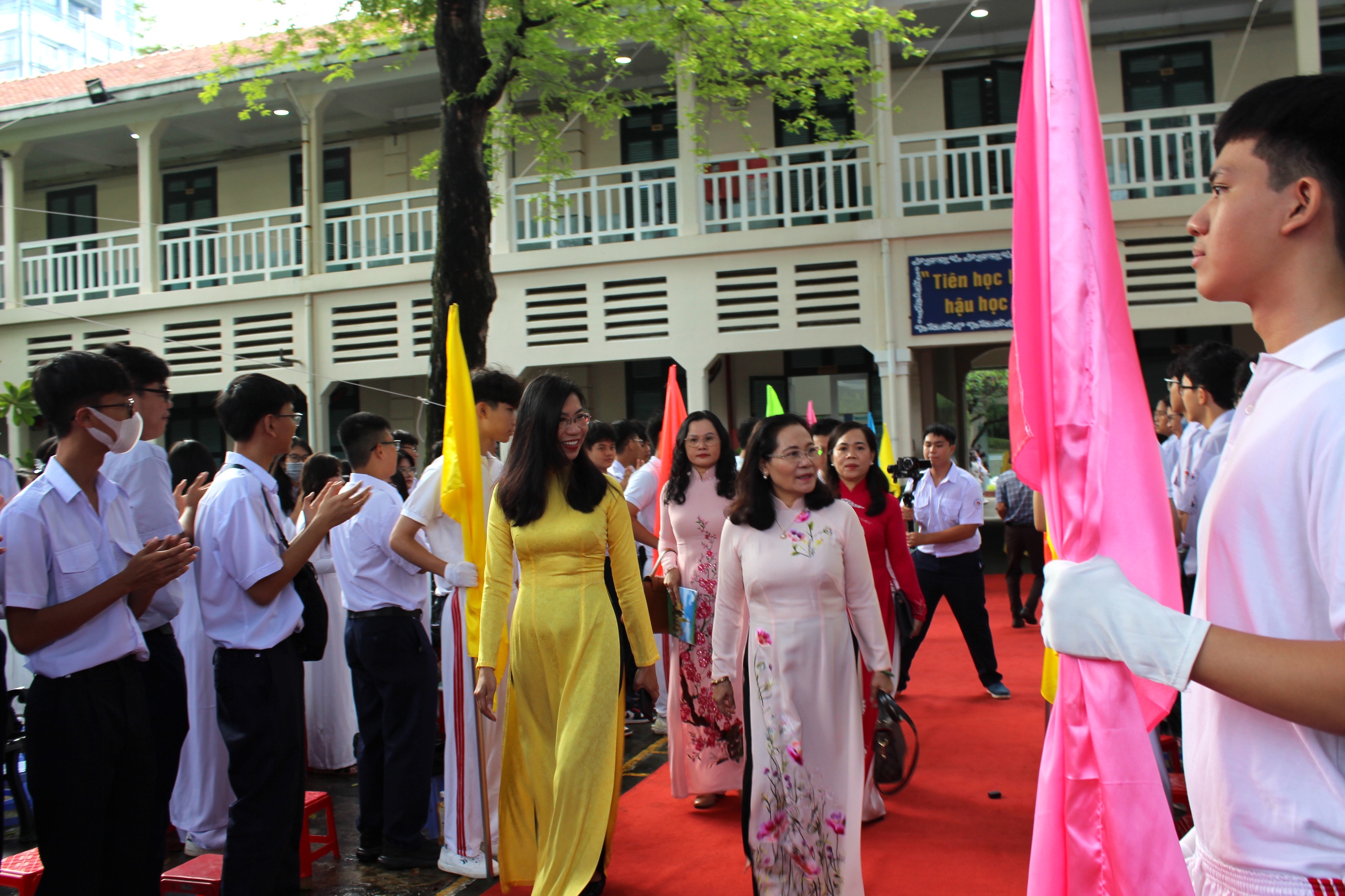 Khai giảng ở trường trung học cổ nhất TP.HCM với 150 tuổi- Ảnh 2. Khai giảng ở trường trung học cổ nhất TP.HCM với 150 tuổi- Ảnh 2.
