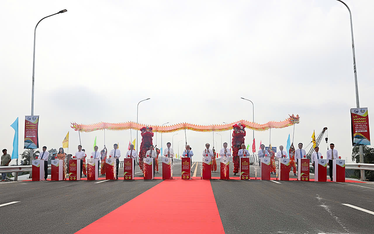Khánh thành cầu Bạch Đằng 2 nối hai tỉnh Bình Dương và Đồng Nai- Ảnh 1. Khánh thành cầu Bạch Đằng 2 nối hai tỉnh Bình Dương và Đồng Nai- Ảnh 1.