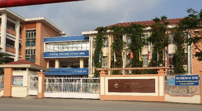 Khen thưởng học sinh gây bức xúc, trưởng phòng GD-ĐT chỉ đạo nhanh- Ảnh 1. Khen thưởng học sinh gây bức xúc, trưởng phòng GD-ĐT chỉ đạo nhanh- Ảnh 1.