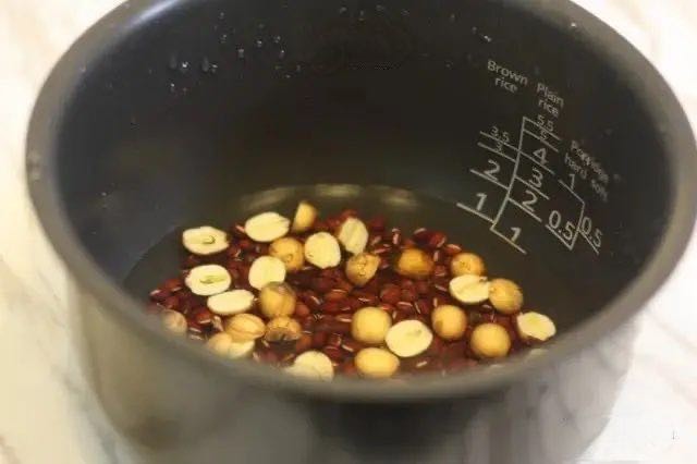 Dùng những nguyên liệu này để làm bánh Trung thu: Không cần nướng, ngon lại bổ dưỡng và tốt cho sức khỏe - Ảnh 1. Dùng những nguyên liệu này để làm bánh Trung thu: Không cần nướng, ngon lại bổ dưỡng và tốt cho sức khỏe - Ảnh 1.