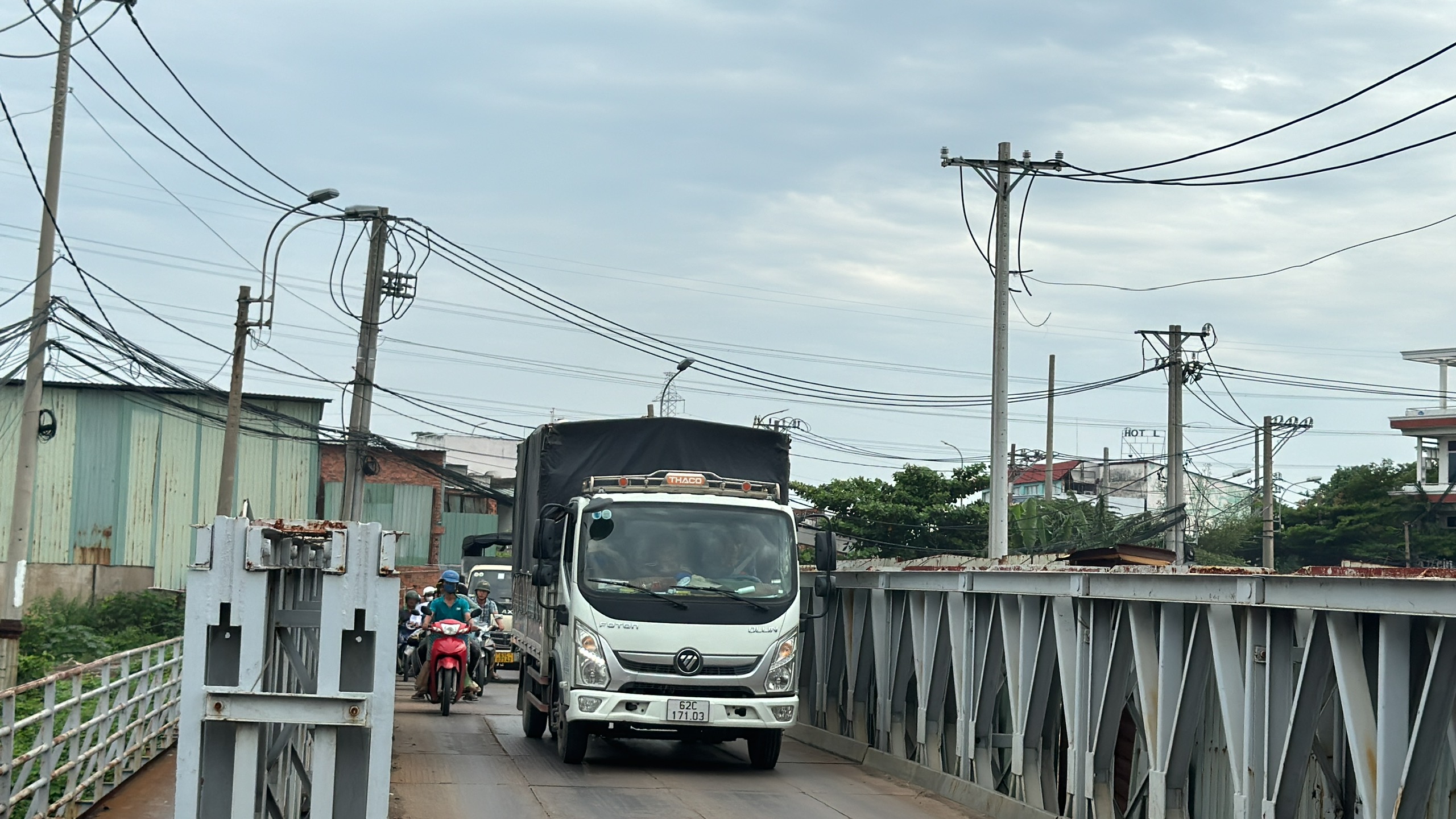 TP.HCM: Kiểm tra cầu yếu, đảm bảo an toàn trong mùa mưa bão- Ảnh 1. TP.HCM: Kiểm tra cầu yếu, đảm bảo an toàn trong mùa mưa bão- Ảnh 1.