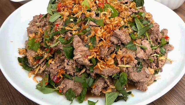 Làm 3 món gỏi bò thơm ngon vừa được xếp Top món trộn ngon nhất Châu Á giải ngấy cho bữa ăn gia đình- Ảnh 3. Làm 3 món gỏi bò thơm ngon vừa được xếp Top món trộn ngon nhất Châu Á giải ngấy cho bữa ăn gia đình- Ảnh 3.