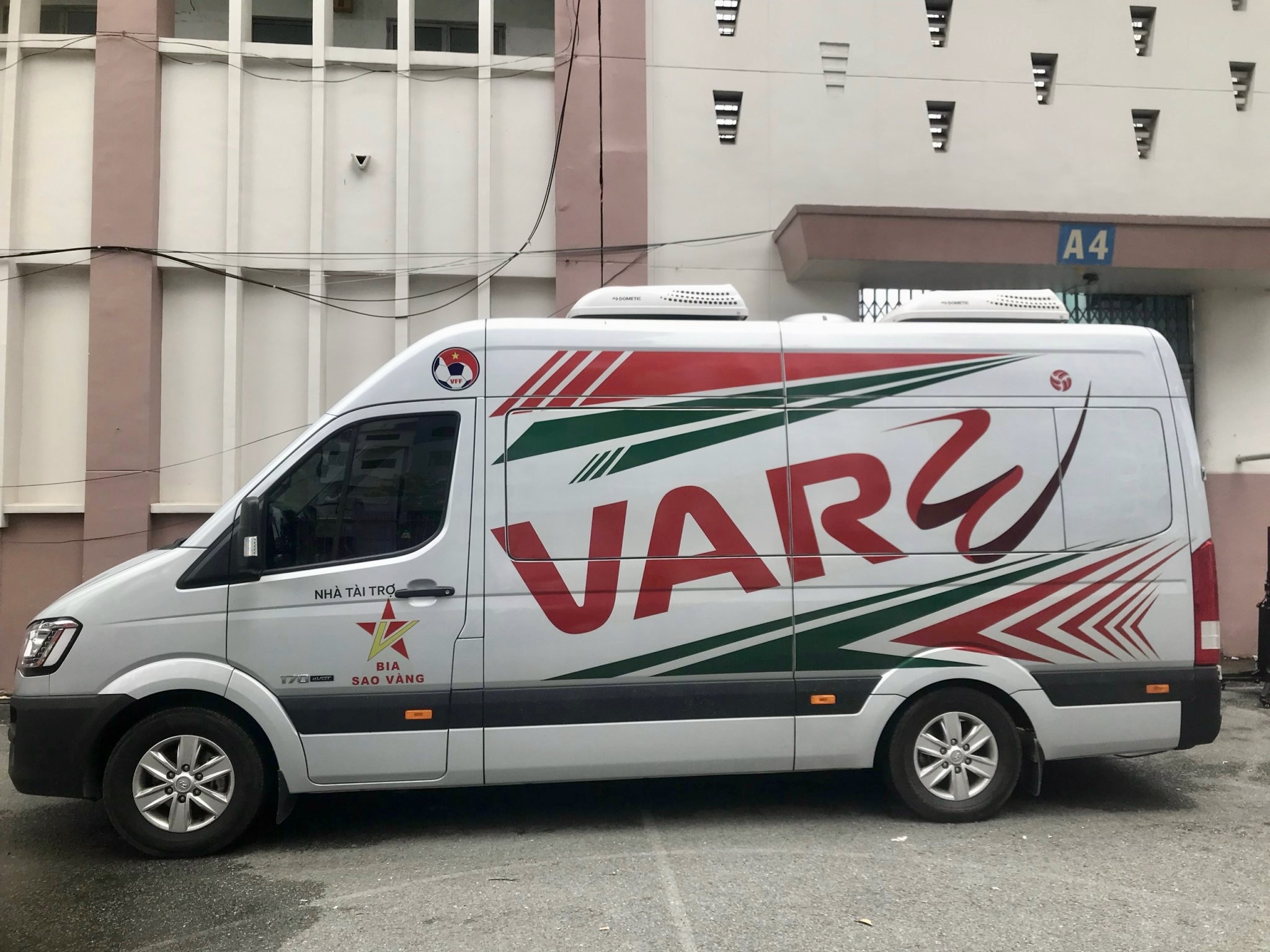 Lần đầu sân Thống Nhất có VAR, CLB TP.HCM giành điểm kịch tính trước Thể Công Viettel- Ảnh 1. Lần đầu sân Thống Nhất có VAR, CLB TP.HCM giành điểm kịch tính trước Thể Công Viettel- Ảnh 1.