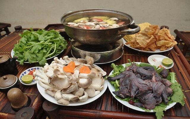 Món lẩu gà đen Sa Pa Món lẩu gà đen Sa Pa
