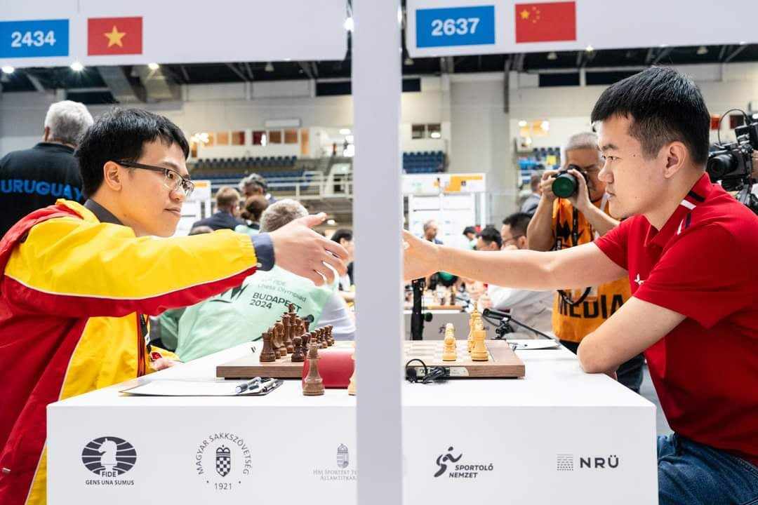Kỳ tích: Lê Quang Liêm đánh bại 'vua cờ' Trung Quốc, Việt Nam lên hạng nhì Olympiad- Ảnh 1. Kỳ tích: Lê Quang Liêm đánh bại 'vua cờ' Trung Quốc, Việt Nam lên hạng nhì Olympiad- Ảnh 1.
