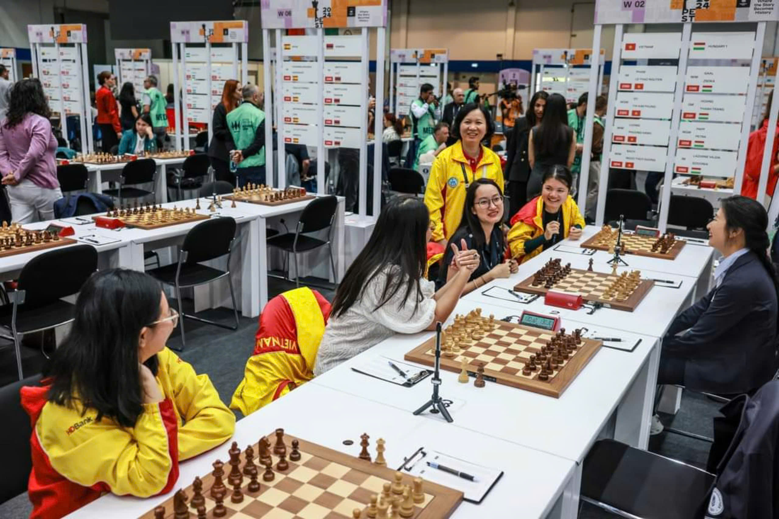 Lê Quang Liêm thất thủ, cờ vua Việt Nam hụt hơi ở Olympiad 2024- Ảnh 2. Lê Quang Liêm thất thủ, cờ vua Việt Nam hụt hơi ở Olympiad 2024- Ảnh 2.