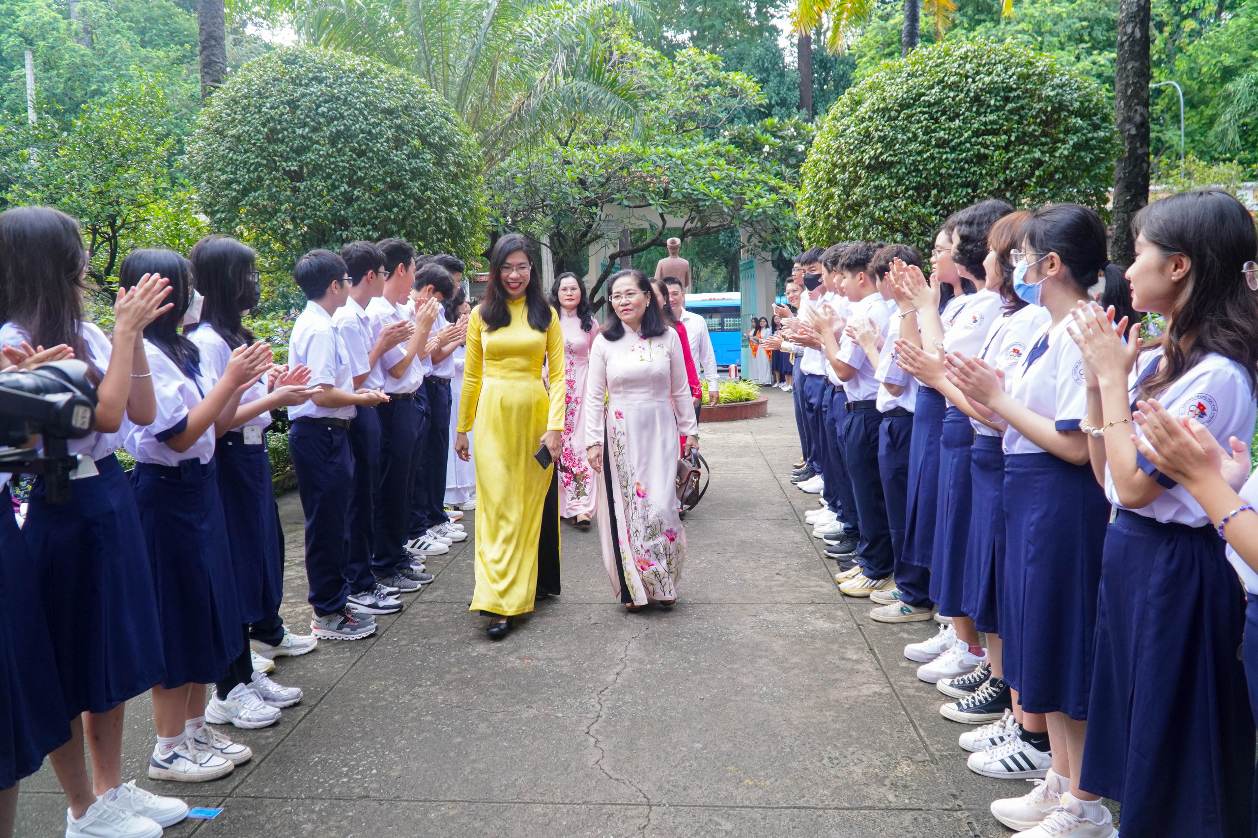 Lễ khai giảng ấn tượng tại ngôi trường THPT lâu đời nhất Việt Nam- Ảnh 1. Lễ khai giảng ấn tượng tại ngôi trường THPT lâu đời nhất Việt Nam- Ảnh 1.
