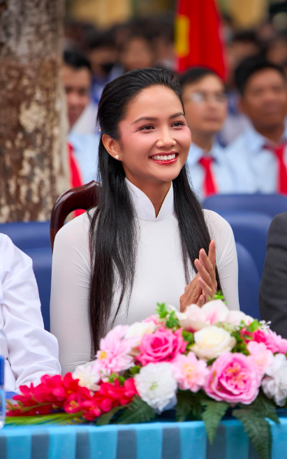 Loạt sao Việt gây ngỡ ngàng với ảnh
