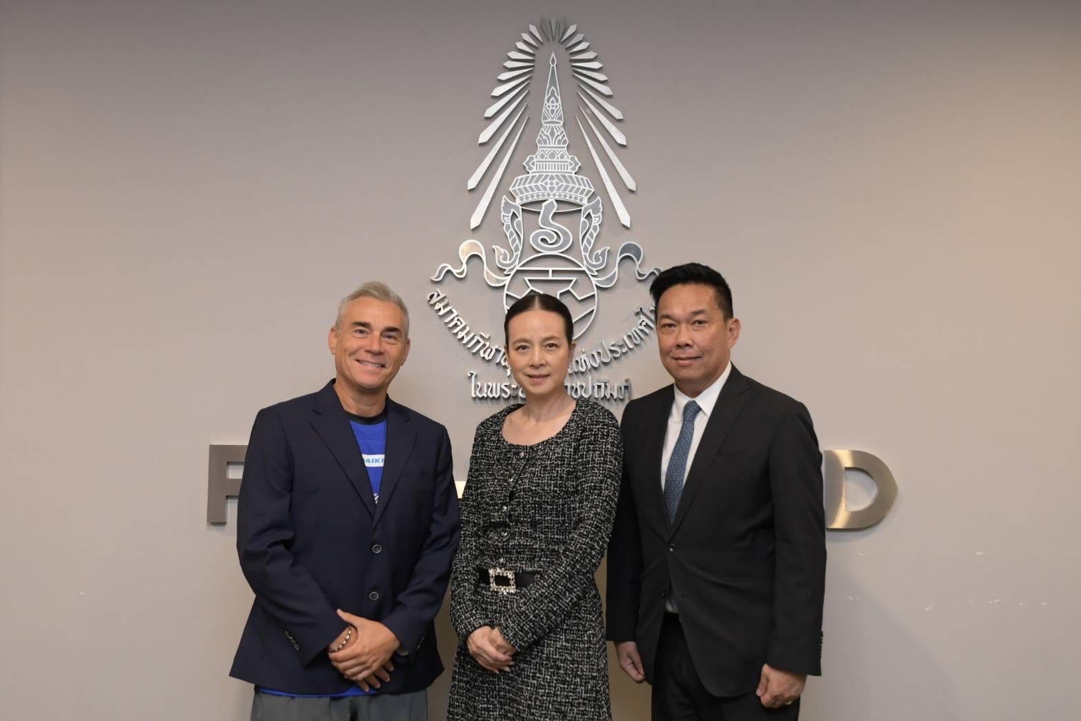 Madam Pang chi bộn tiền, quyết giúp Thái Lan thành niềm hãnh diện châu Á ở World Cup- Ảnh 1. Madam Pang chi bộn tiền, quyết giúp Thái Lan thành niềm hãnh diện châu Á ở World Cup- Ảnh 1.