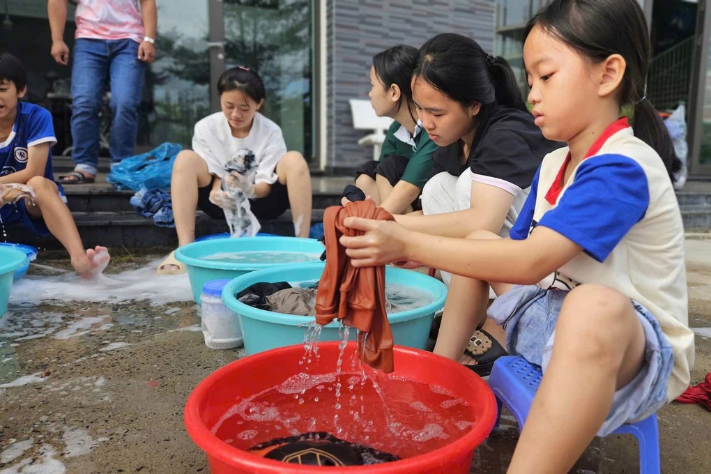 Món quà của học sinh mồ côi vì Covid-19 gửi đến bạn bè ở vùng lũ miền Bắc - 1 Món quà của học sinh mồ côi vì Covid-19 gửi đến bạn bè ở vùng lũ miền Bắc - 1