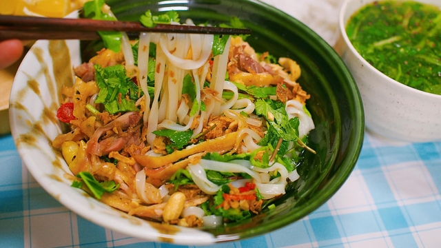 Món trộn của Việt Nam được xếp hạng món ngon nhất Châu Á, nghỉ lễ 2/9 đừng quên thưởng thức - Ảnh 2. Món trộn của Việt Nam được xếp hạng món ngon nhất Châu Á, nghỉ lễ 2/9 đừng quên thưởng thức - Ảnh 2.