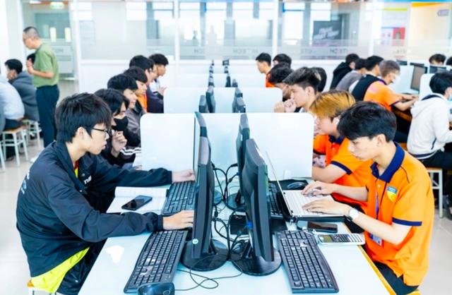 Ngành nghề nào người lao động nhận lương 17-50 triệu đồng/tháng sau 1-2 năm kinh nghiệm?- Ảnh 1. Ngành nghề nào người lao động nhận lương 17-50 triệu đồng/tháng sau 1-2 năm kinh nghiệm?- Ảnh 1.