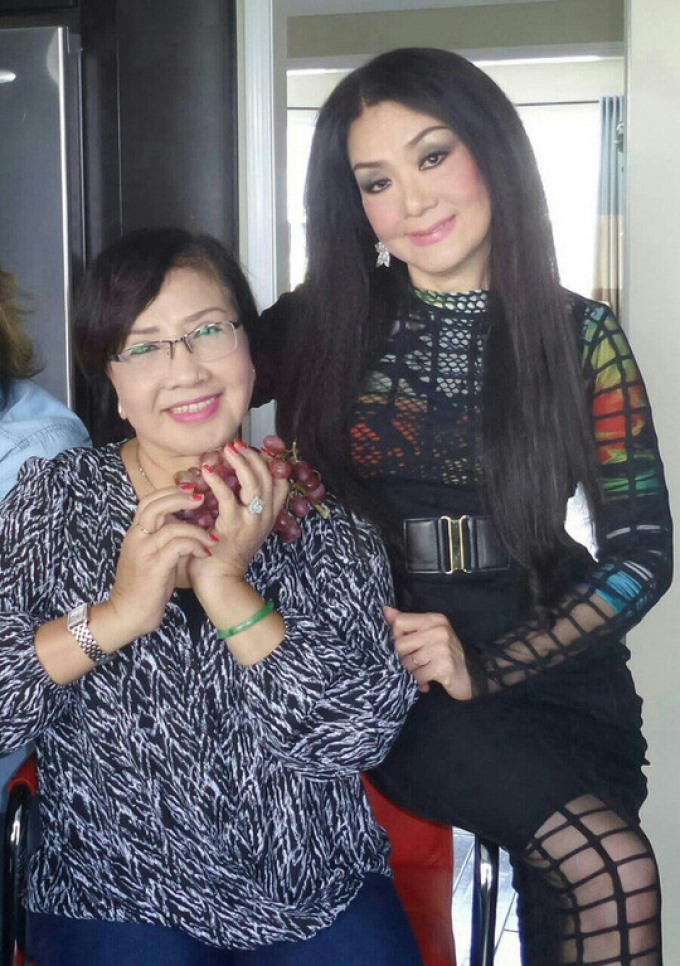 Nghệ sĩ Ưu tú cùng thời với nhiều Nghệ sĩ Nhân dân nổi tiếng, được mệnh danh là Nghệ sĩ Ưu tú cùng thời với nhiều Nghệ sĩ Nhân dân nổi tiếng, được mệnh danh là