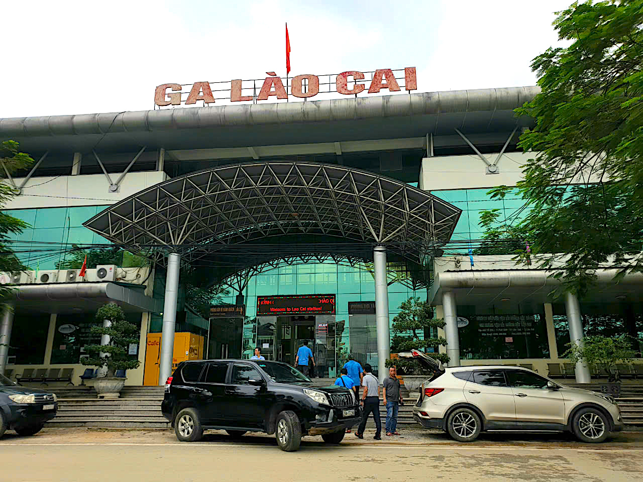 Nhiều đoạn trên đường sắt Hà Nội - Lào Cai chỉ khai thác được tốc độ 15km/h- Ảnh 1.