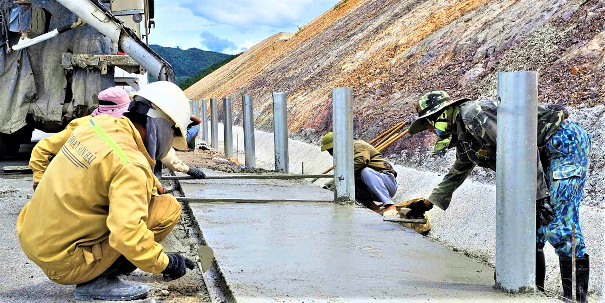 Nhiều dự án cao tốc vượt tiến độ- Ảnh 1. Nhiều dự án cao tốc vượt tiến độ- Ảnh 1.